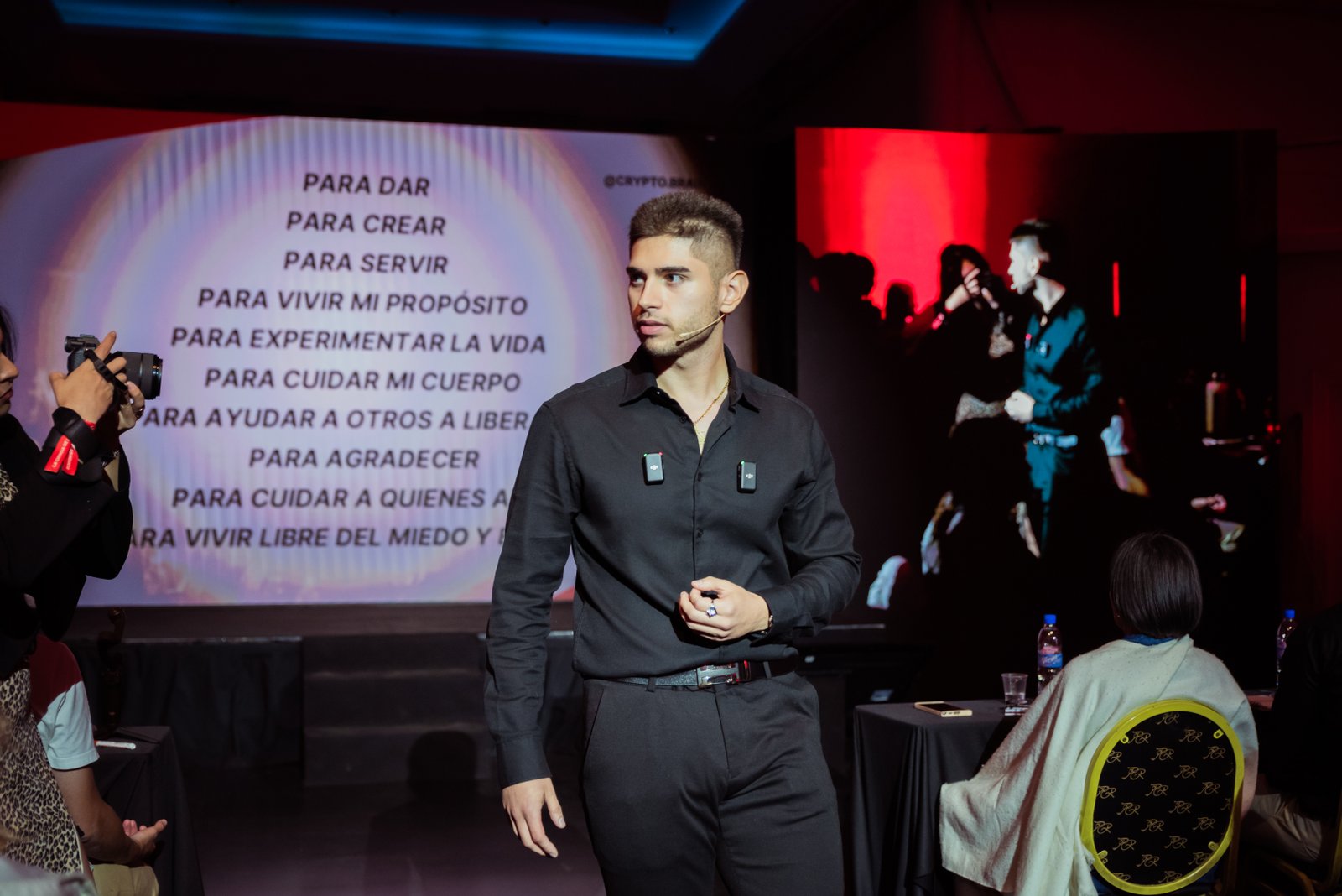 Thomas Correa presentando